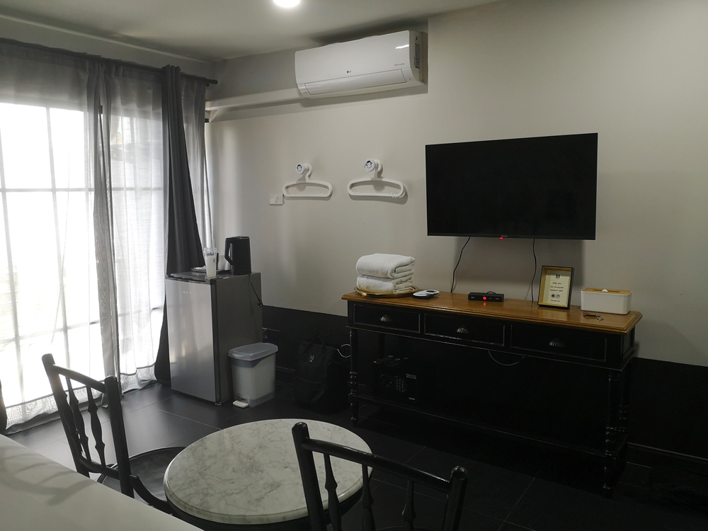 Blu Monkey Boutique Bangsaen 