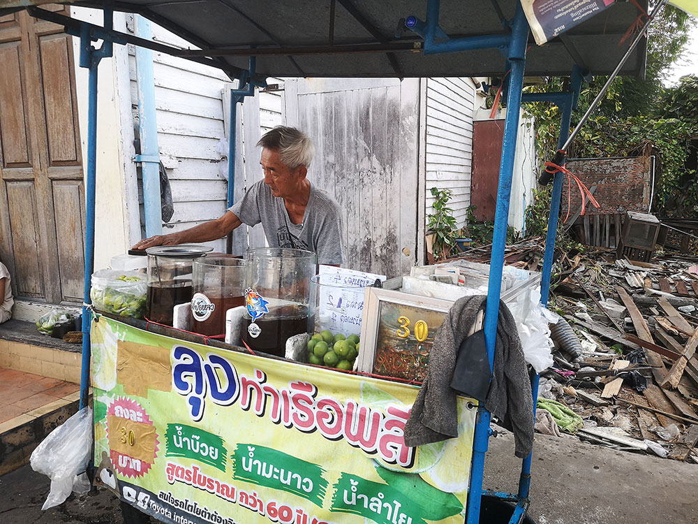 Uncle's Lime Juice Traditional Recipe at Tha Ruea Phli