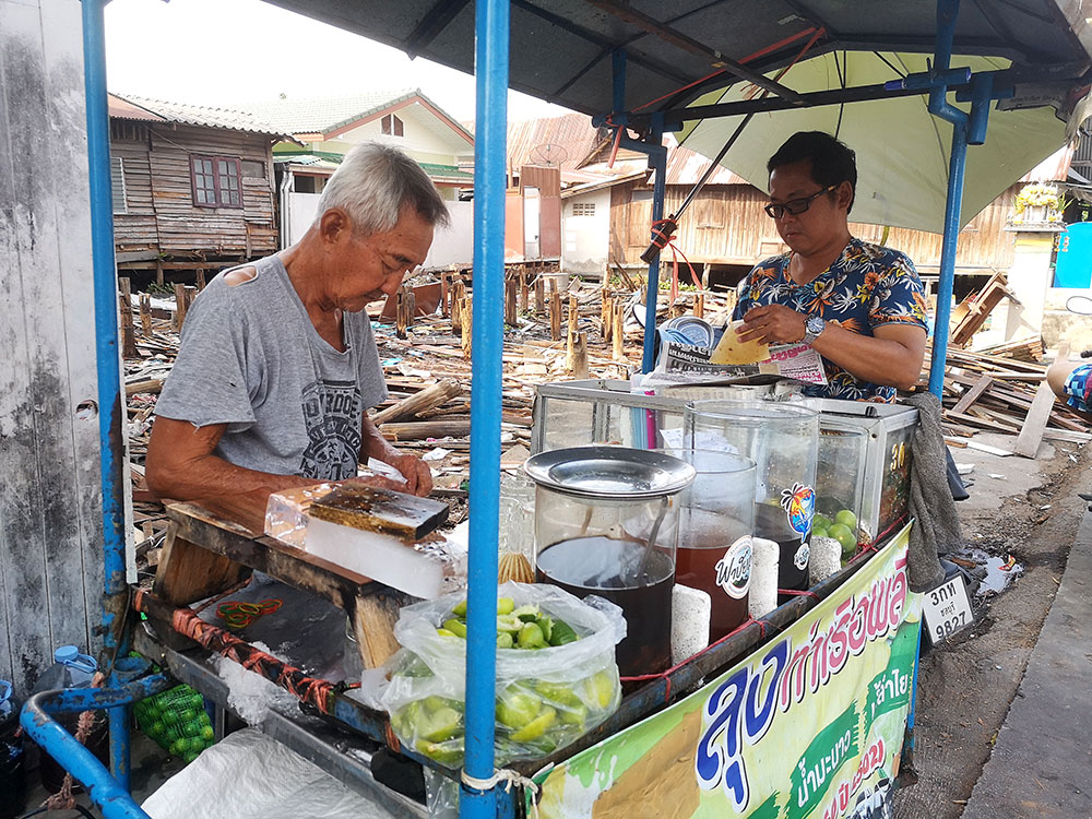 Uncle's Lime Juice Traditional Recipe at Tha Ruea Phli