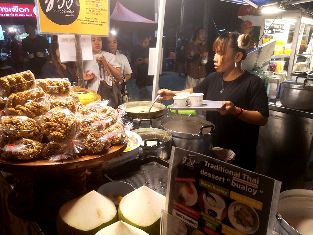 Suang Bua Loy Chang Phuak